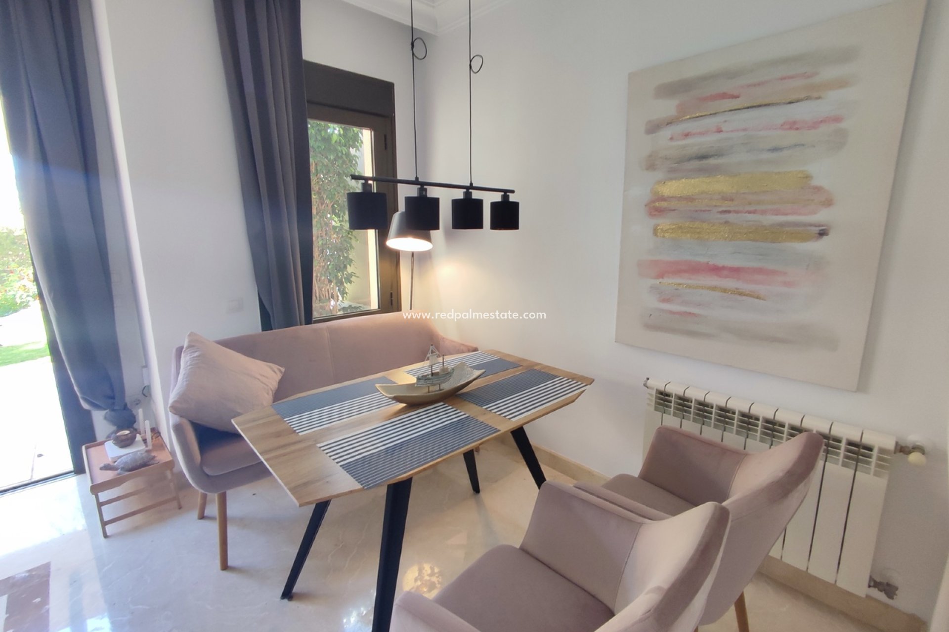 Resale - Town House -
Roda - Inland