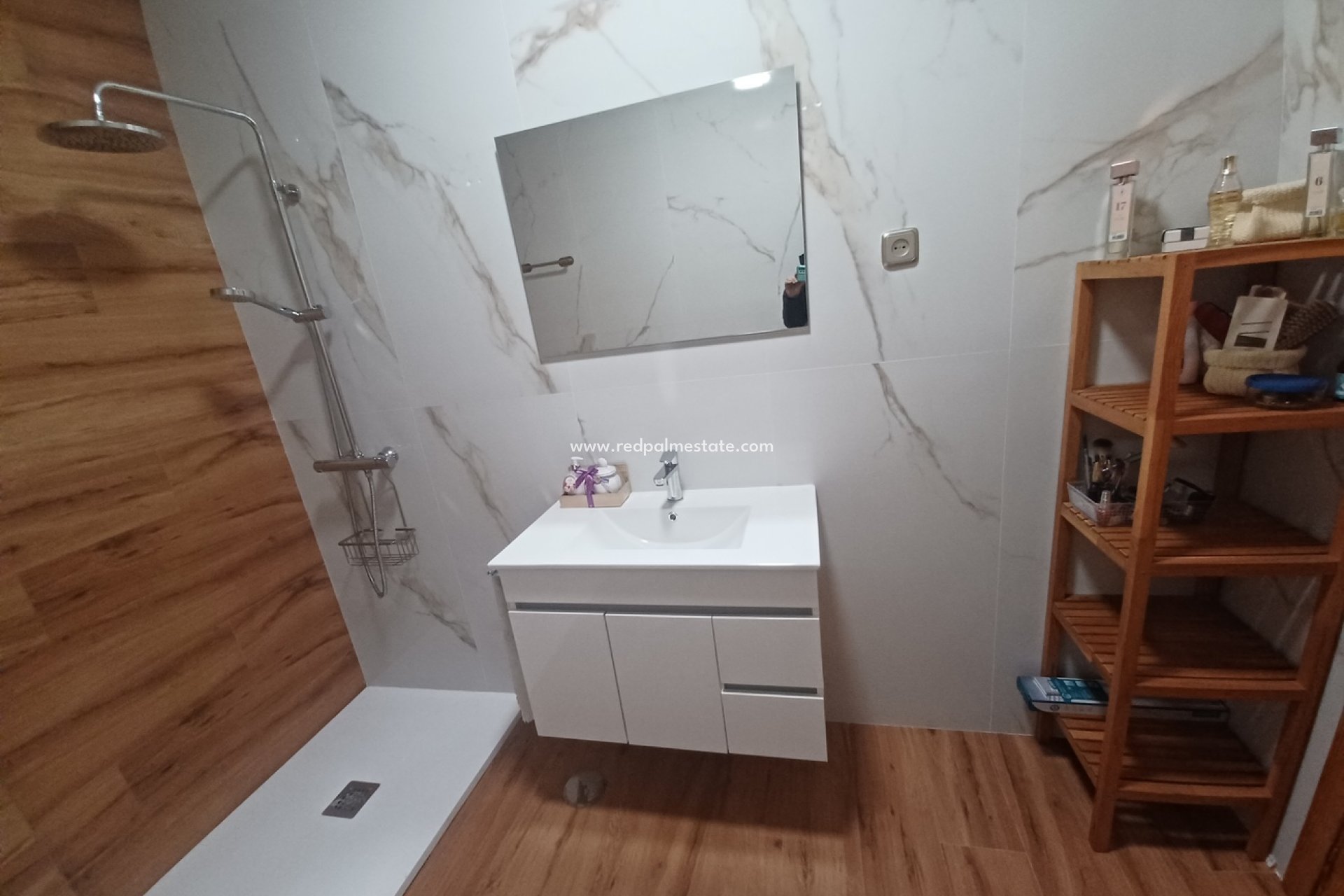 Resale - Town House -
ROLDAN - Inland