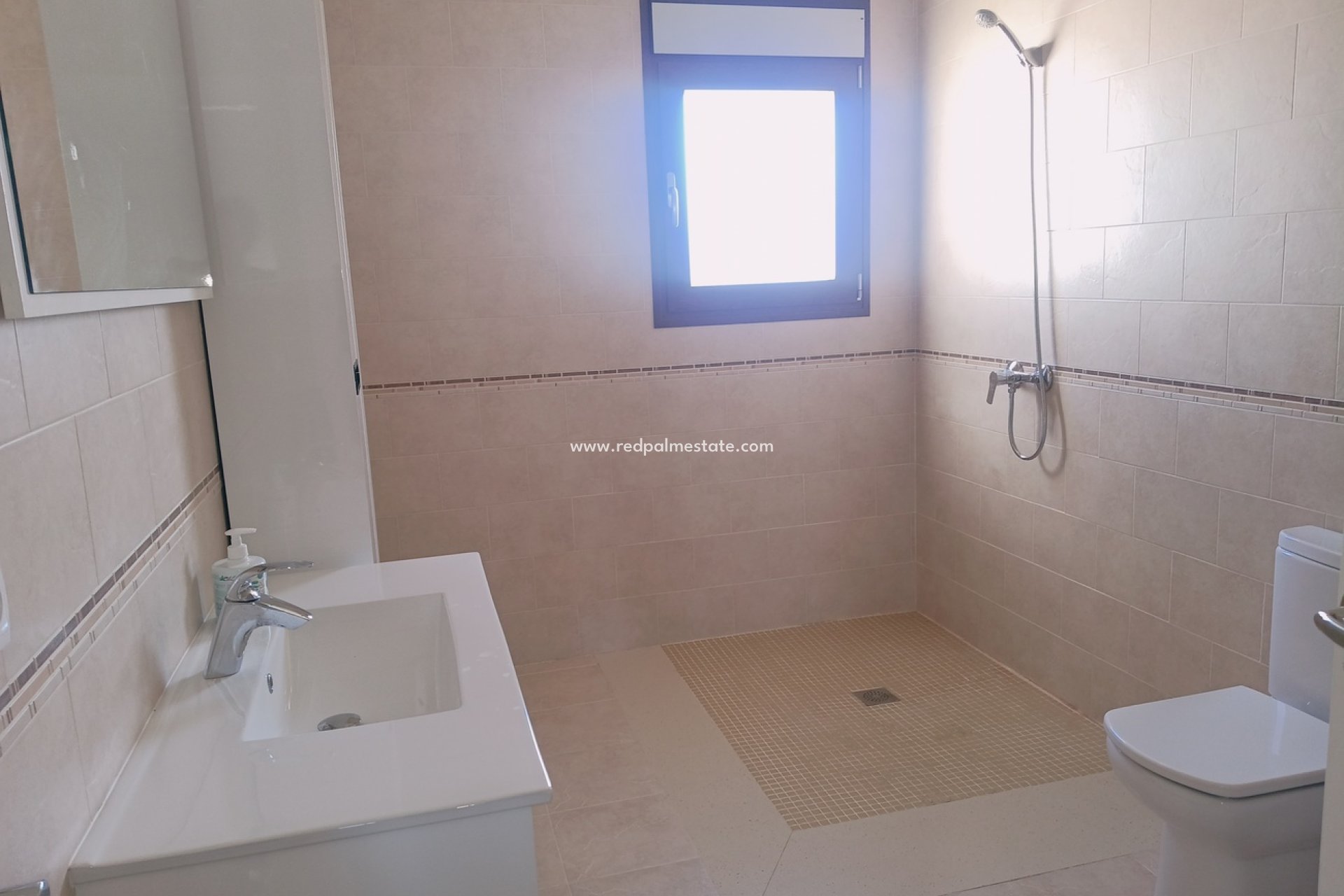 Resale - Town House -
ROLDAN - Inland