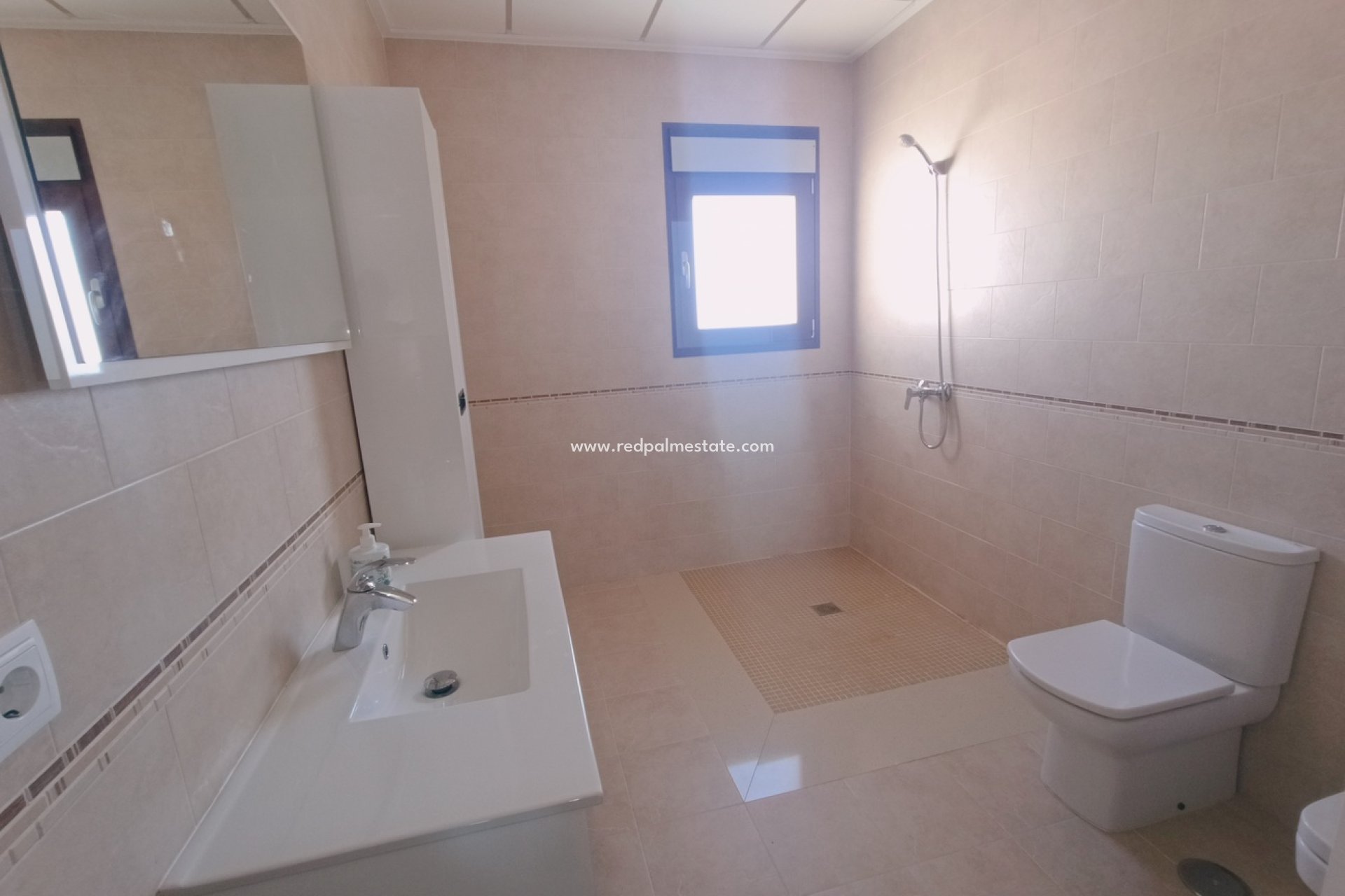 Resale - Town House -
ROLDAN - Inland