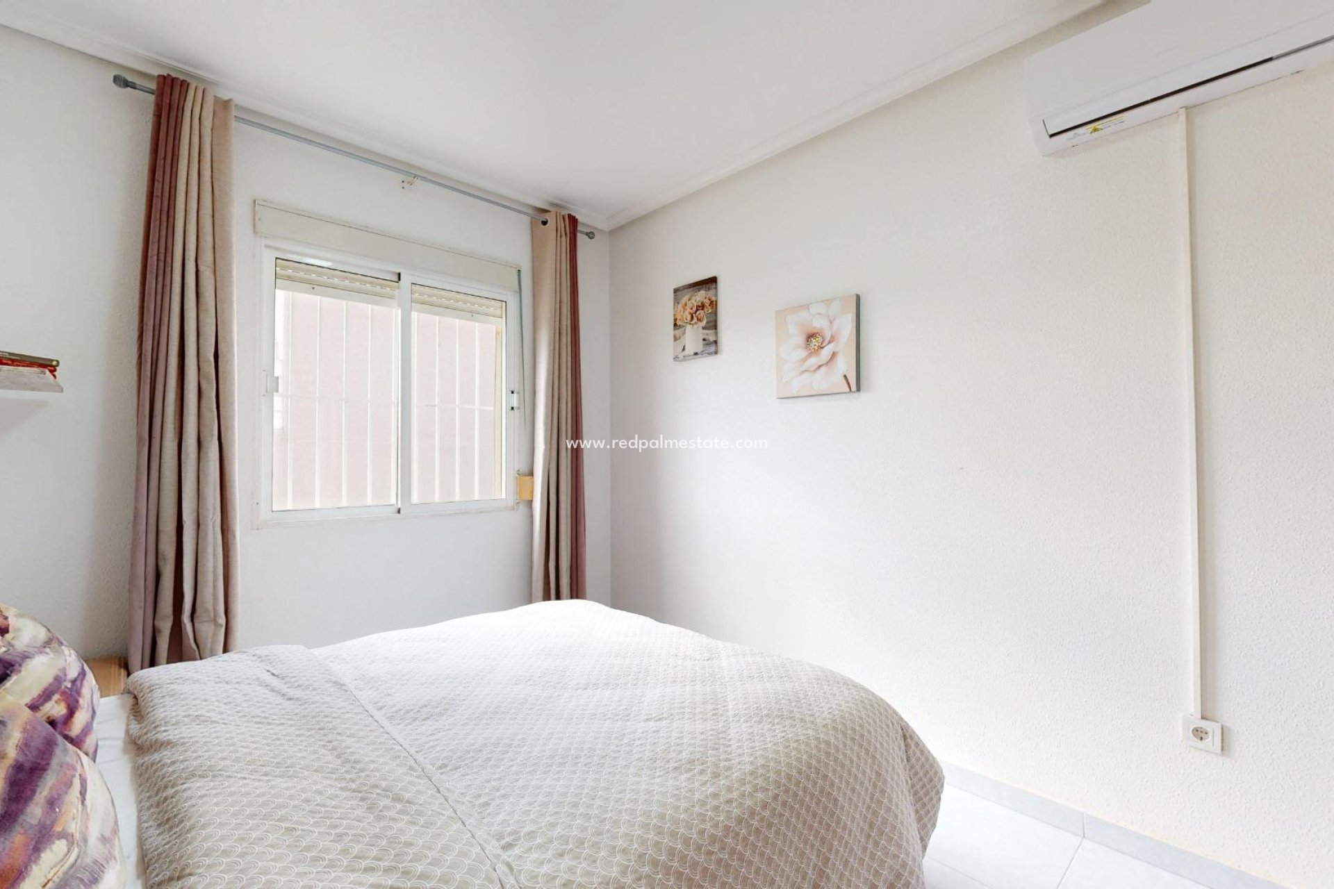 Resale - Town House -
San Miguel de Salinas - 03193