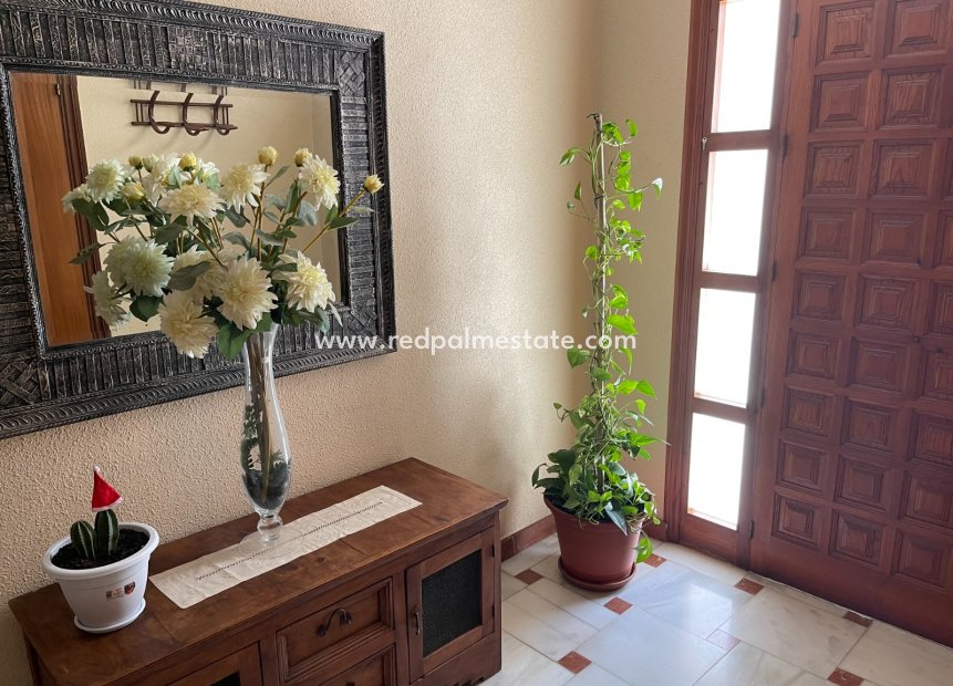 Resale - Town House -
San Miguel de Salinas - Inland