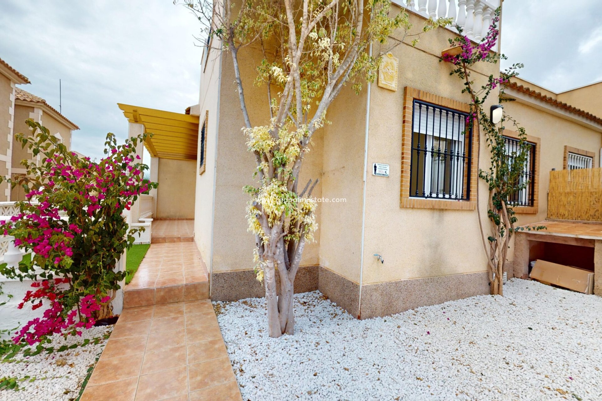 Resale - Town House -
San Miguel de Salinas - Inland