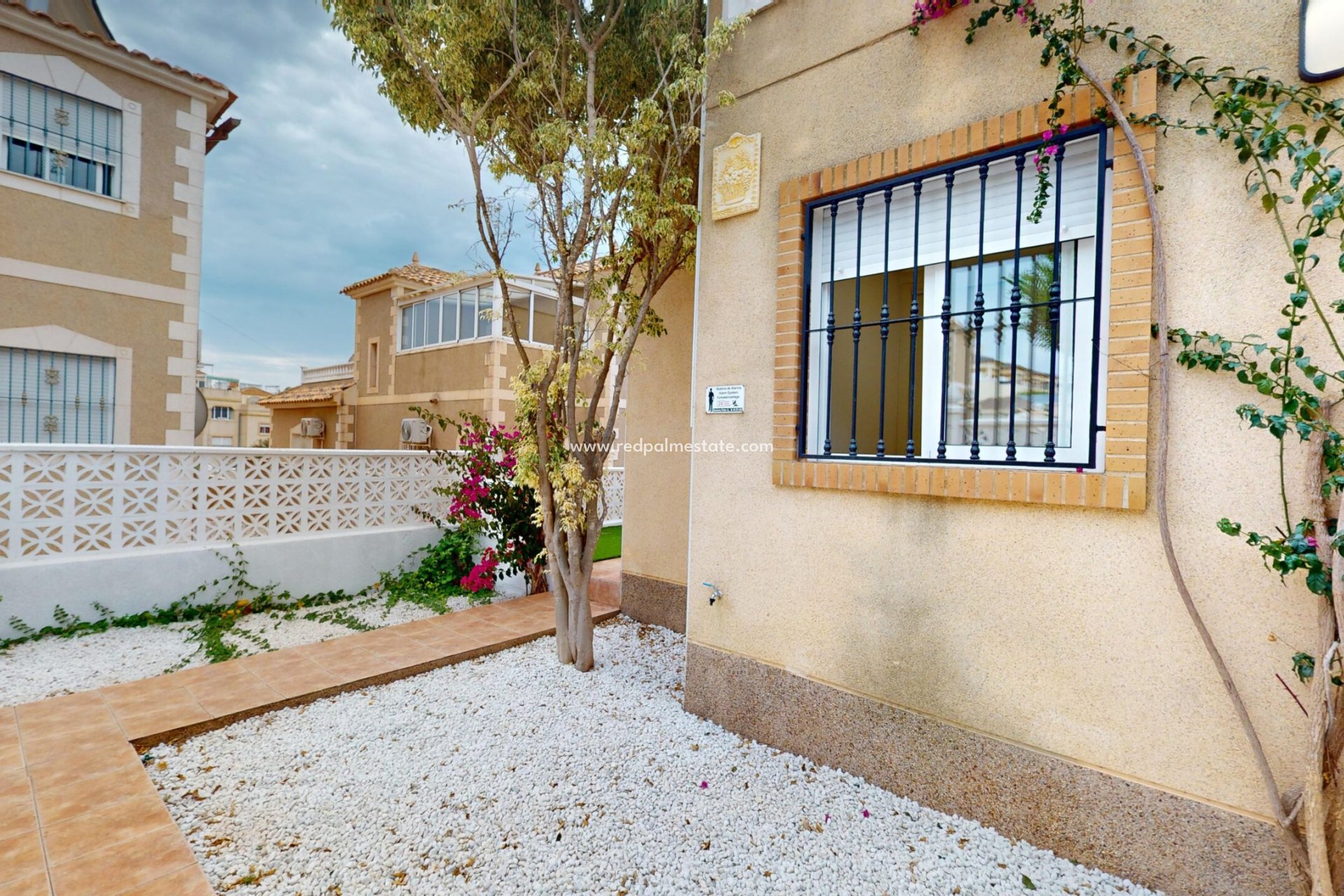 Resale - Town House -
San Miguel de Salinas - Inland