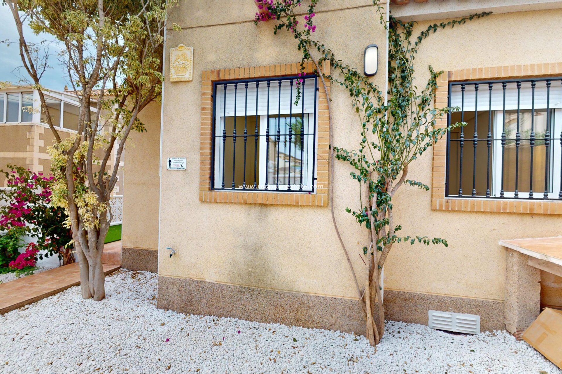 Resale - Town House -
San Miguel de Salinas - Inland