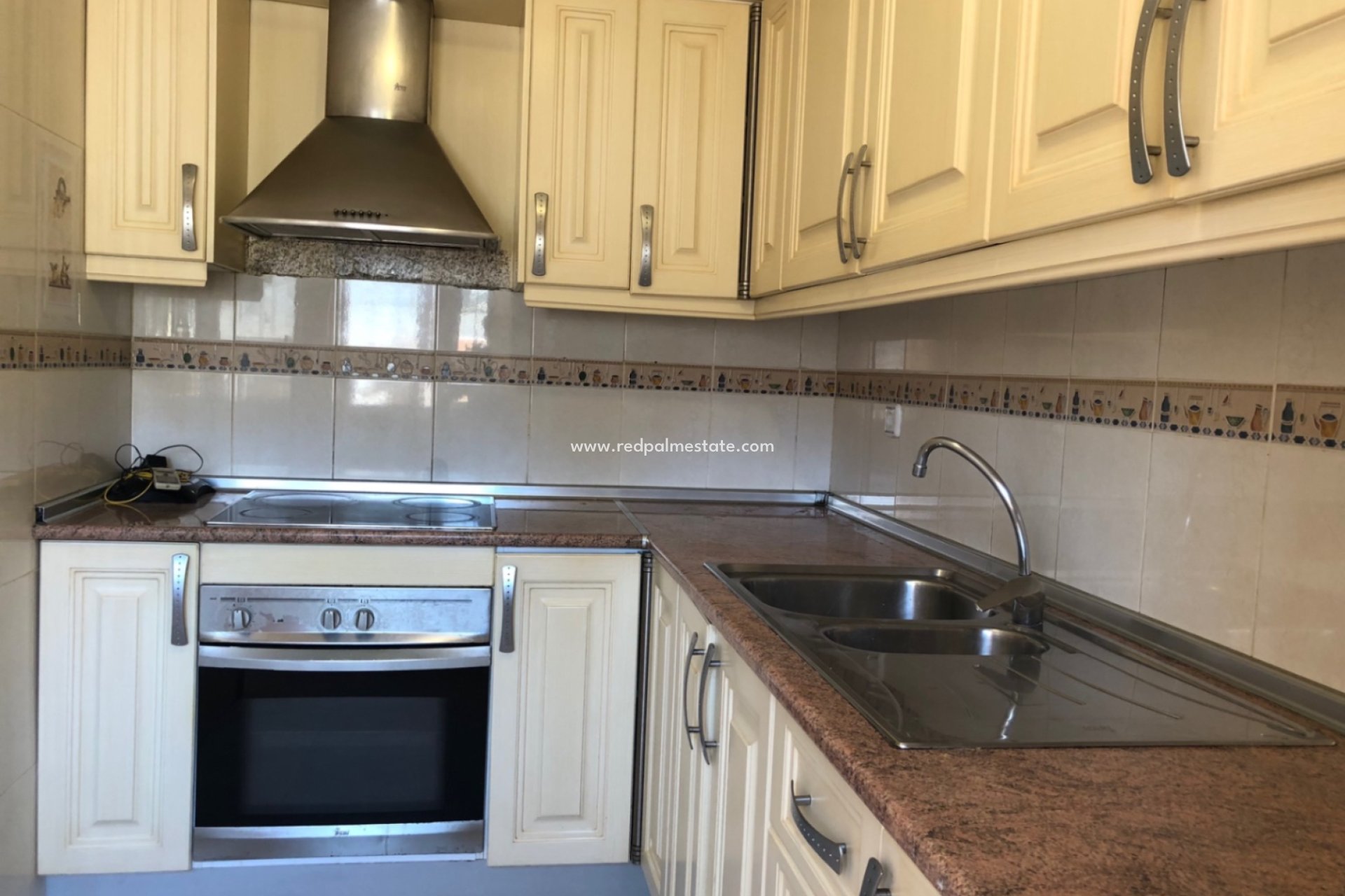 Resale - Town House -
San Miguel de Salinas - Inland