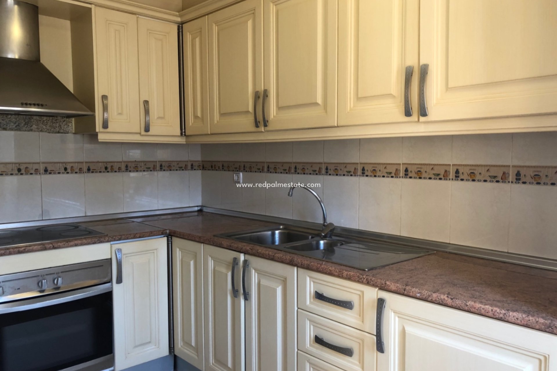 Resale - Town House -
San Miguel de Salinas - Inland