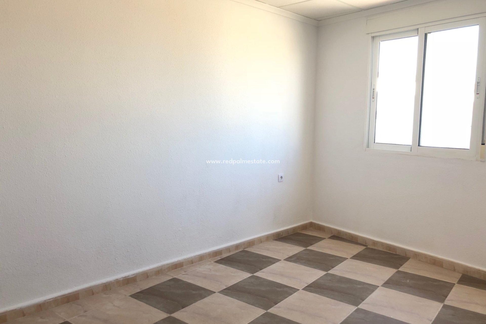 Resale - Town House -
San Miguel de Salinas - Inland