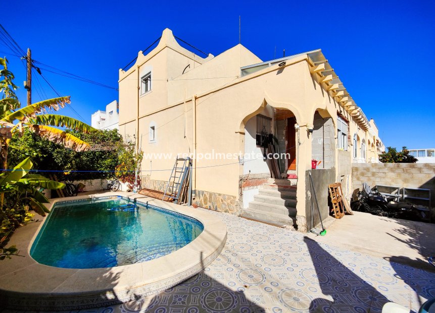 Resale - Town House -
San Miguel de Salinas - Inland
