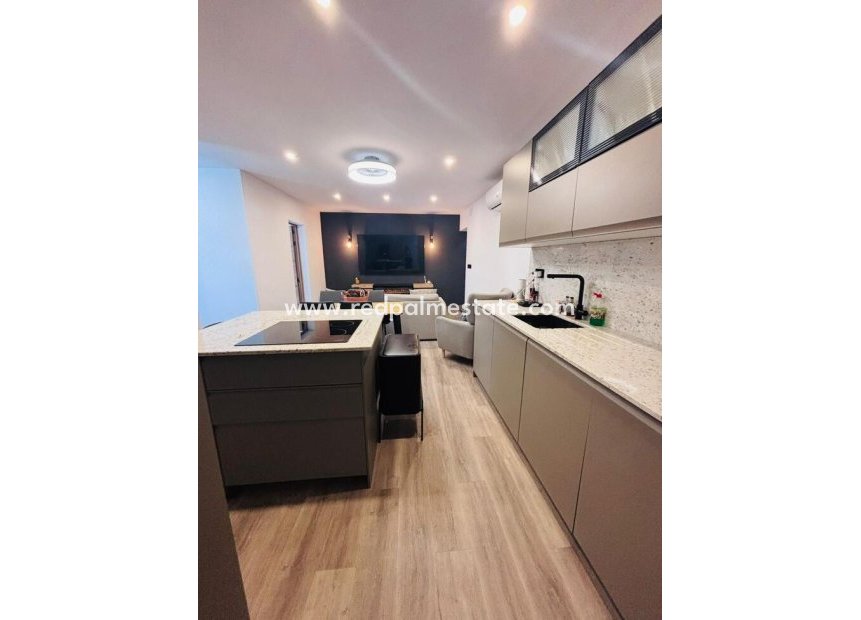 Resale - Town House -
San Miguel de Salinas - Inland