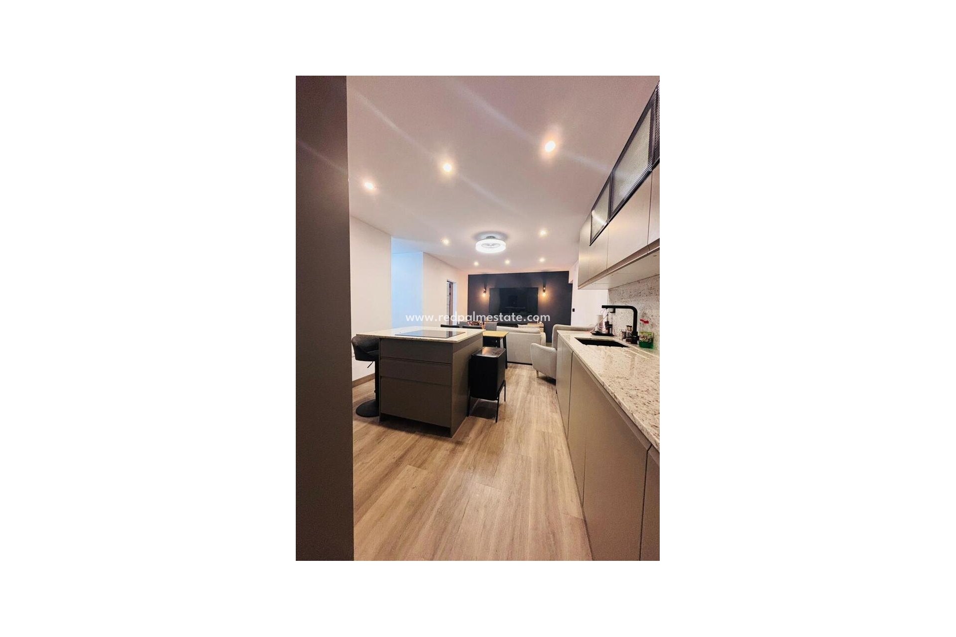 Resale - Town House -
San Miguel de Salinas - Inland