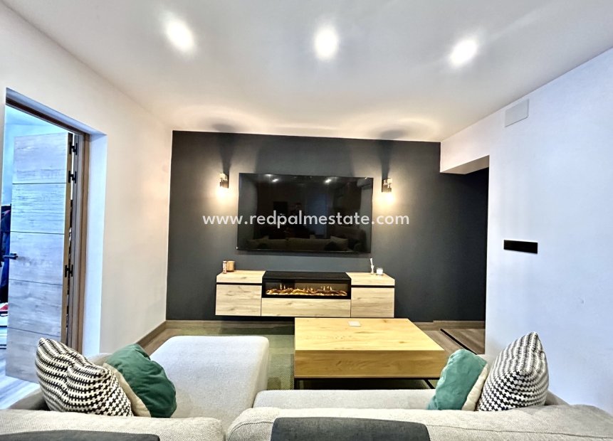 Resale - Town House -
San Miguel de Salinas - Inland