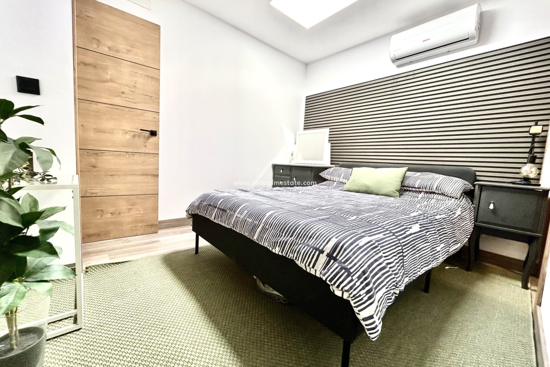 Resale - Town House -
San Miguel de Salinas - Inland