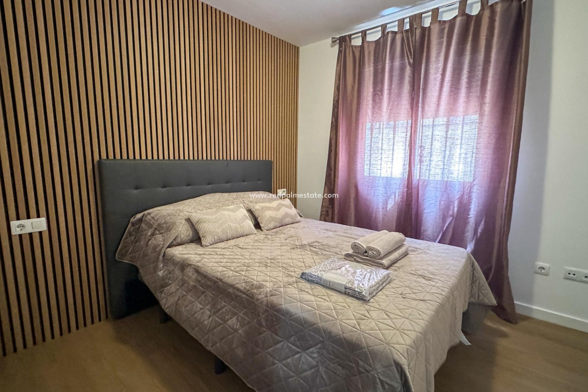 Resale - Town House -
San Miguel de Salinas - Las Filipinas