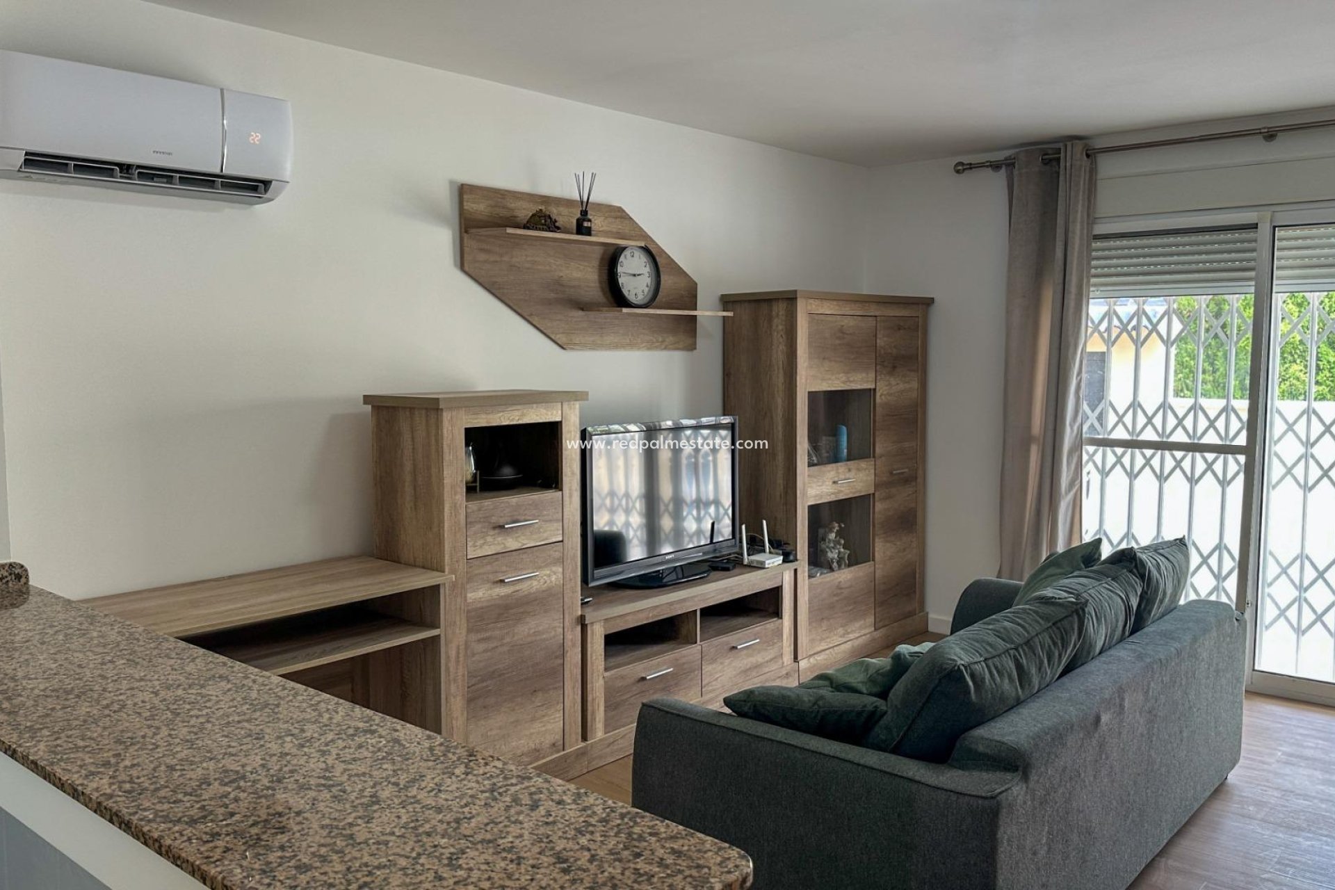 Resale - Town House -
San Miguel de Salinas - Las Filipinas