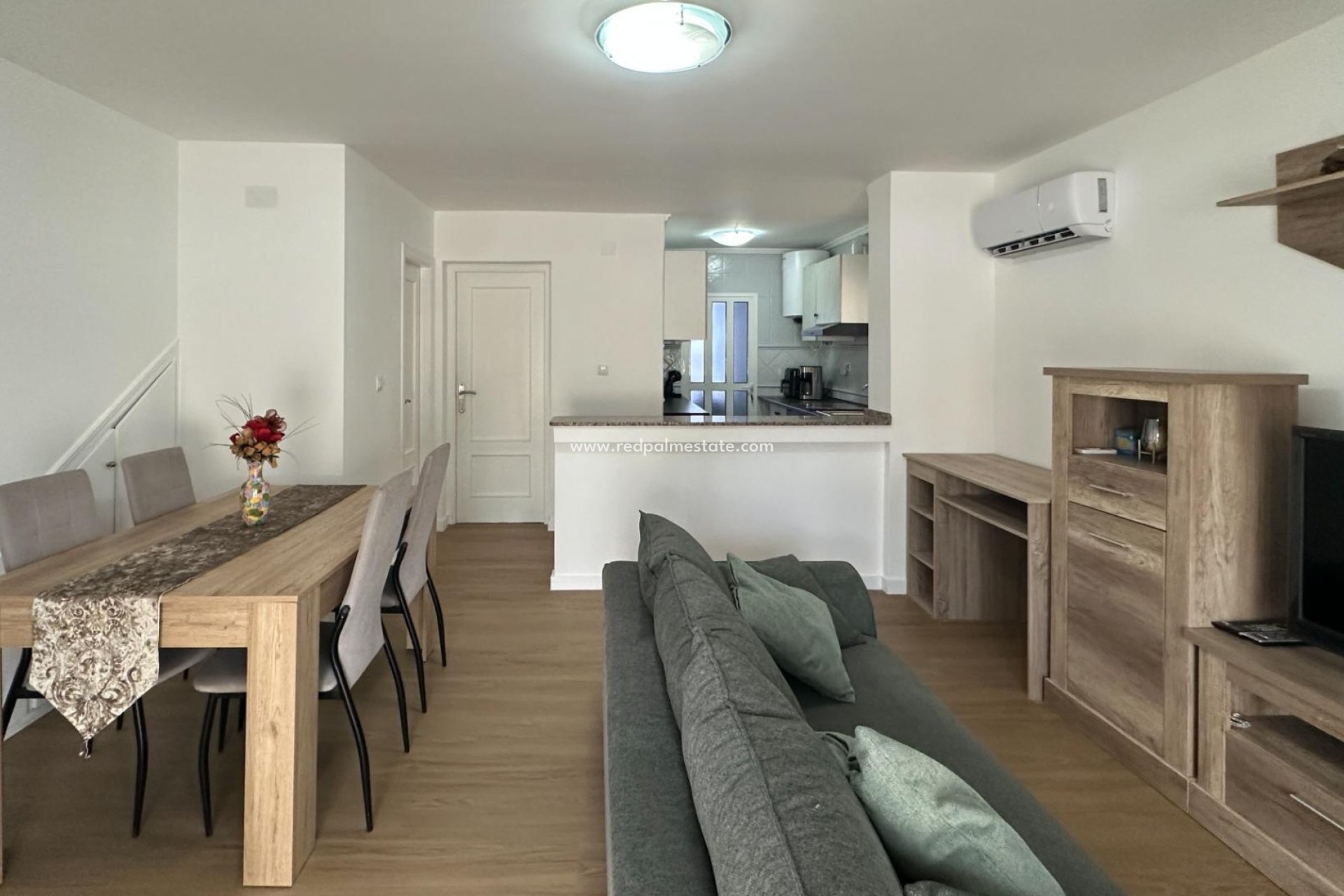 Resale - Town House -
San Miguel de Salinas - Las Filipinas