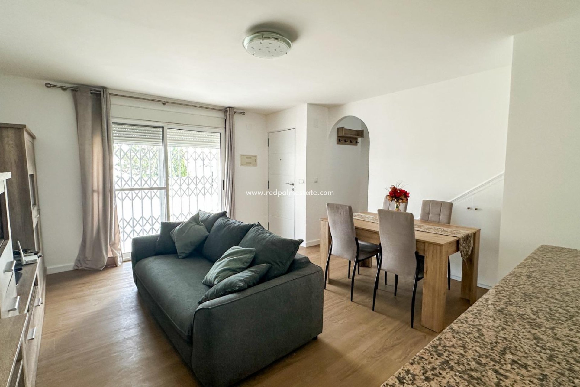 Resale - Town House -
San Miguel de Salinas - Las Filipinas