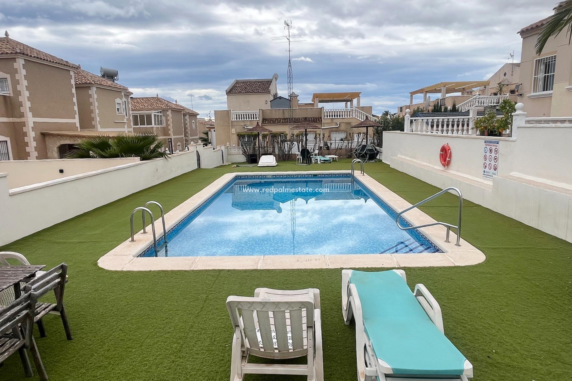 Resale - Town House -
San Miguel de Salinas - Las Filipinas