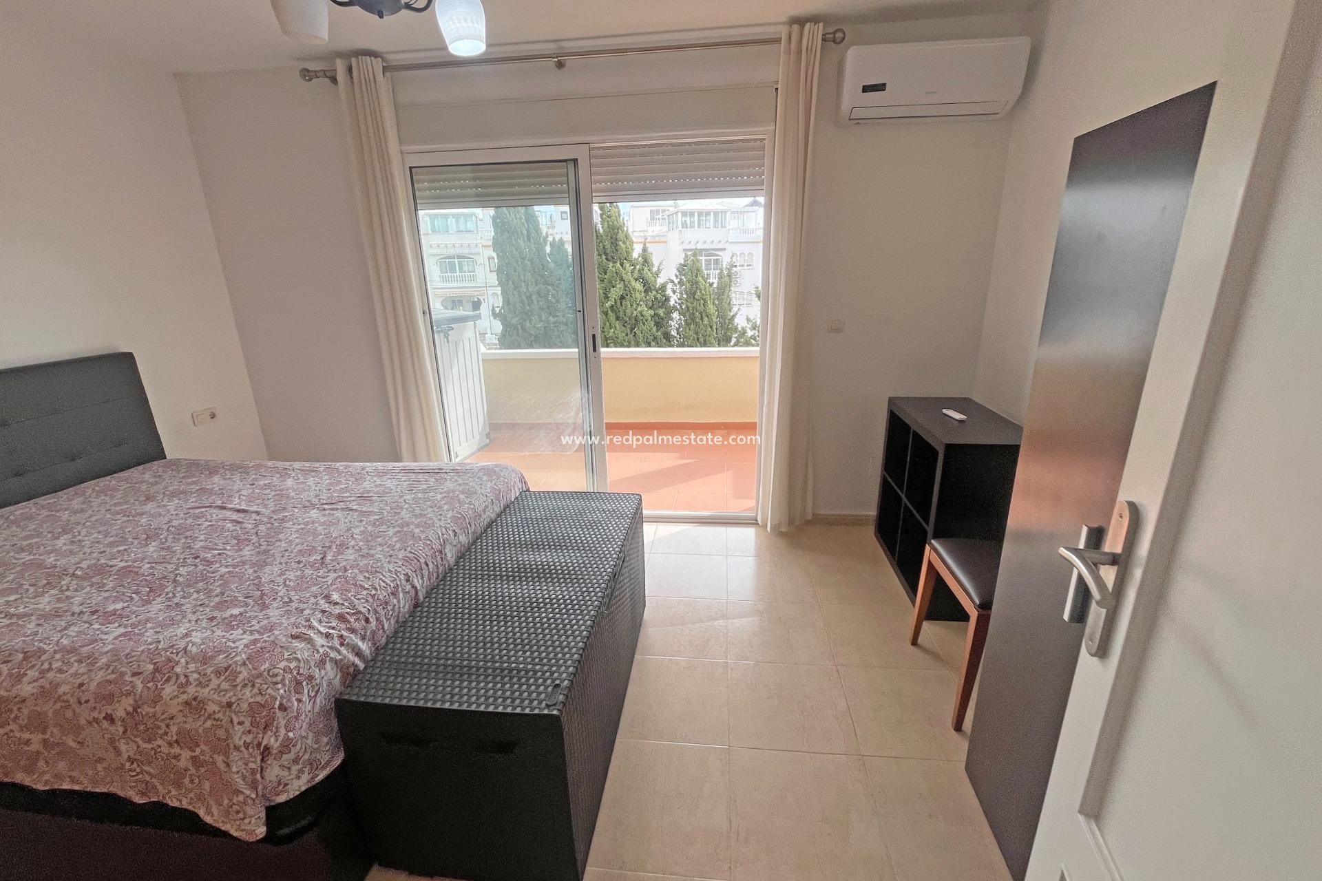 Resale - Town House -
San Miguel de Salinas - Las Filipinas