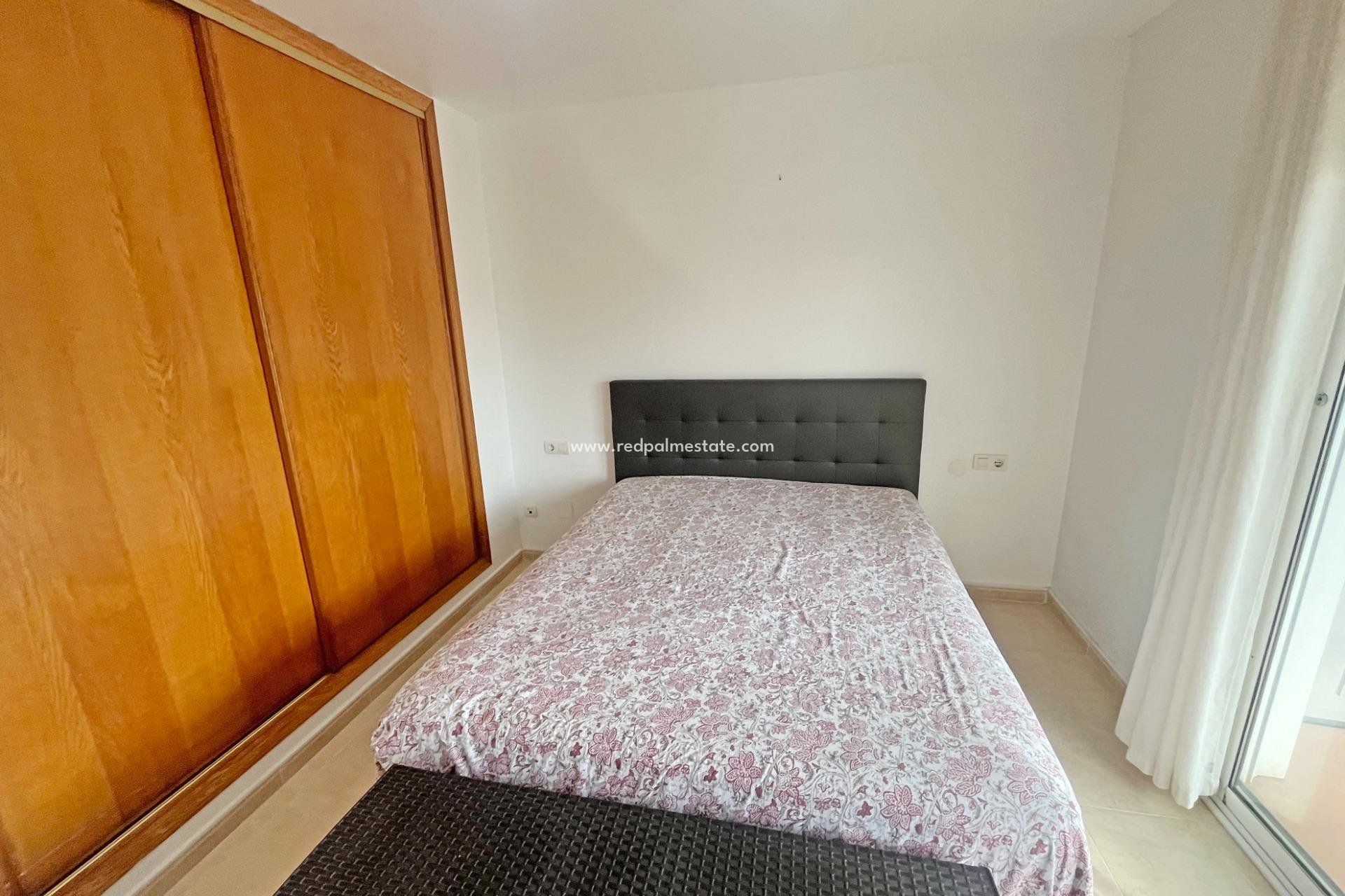 Resale - Town House -
San Miguel de Salinas - Las Filipinas