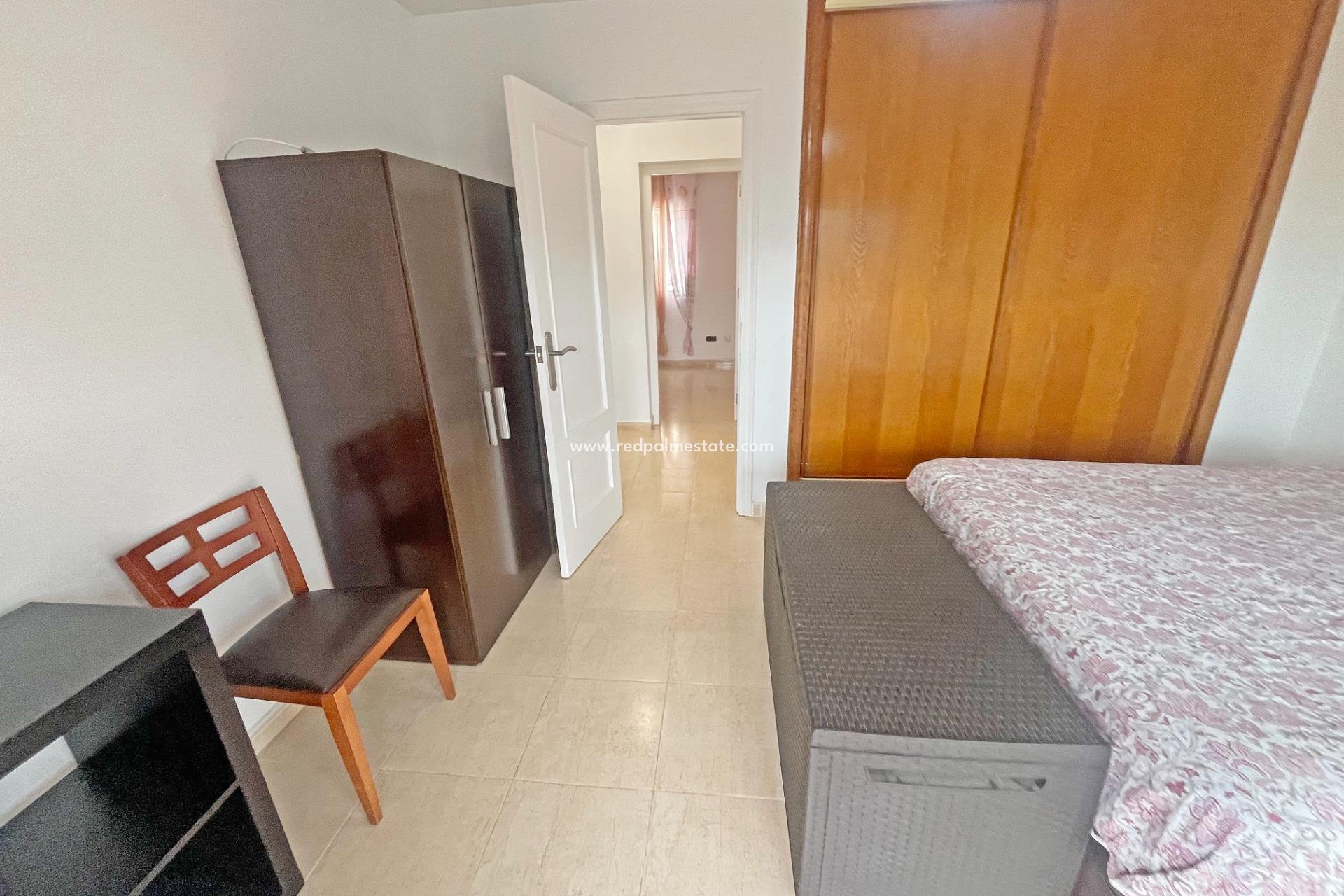 Resale - Town House -
San Miguel de Salinas - Las Filipinas