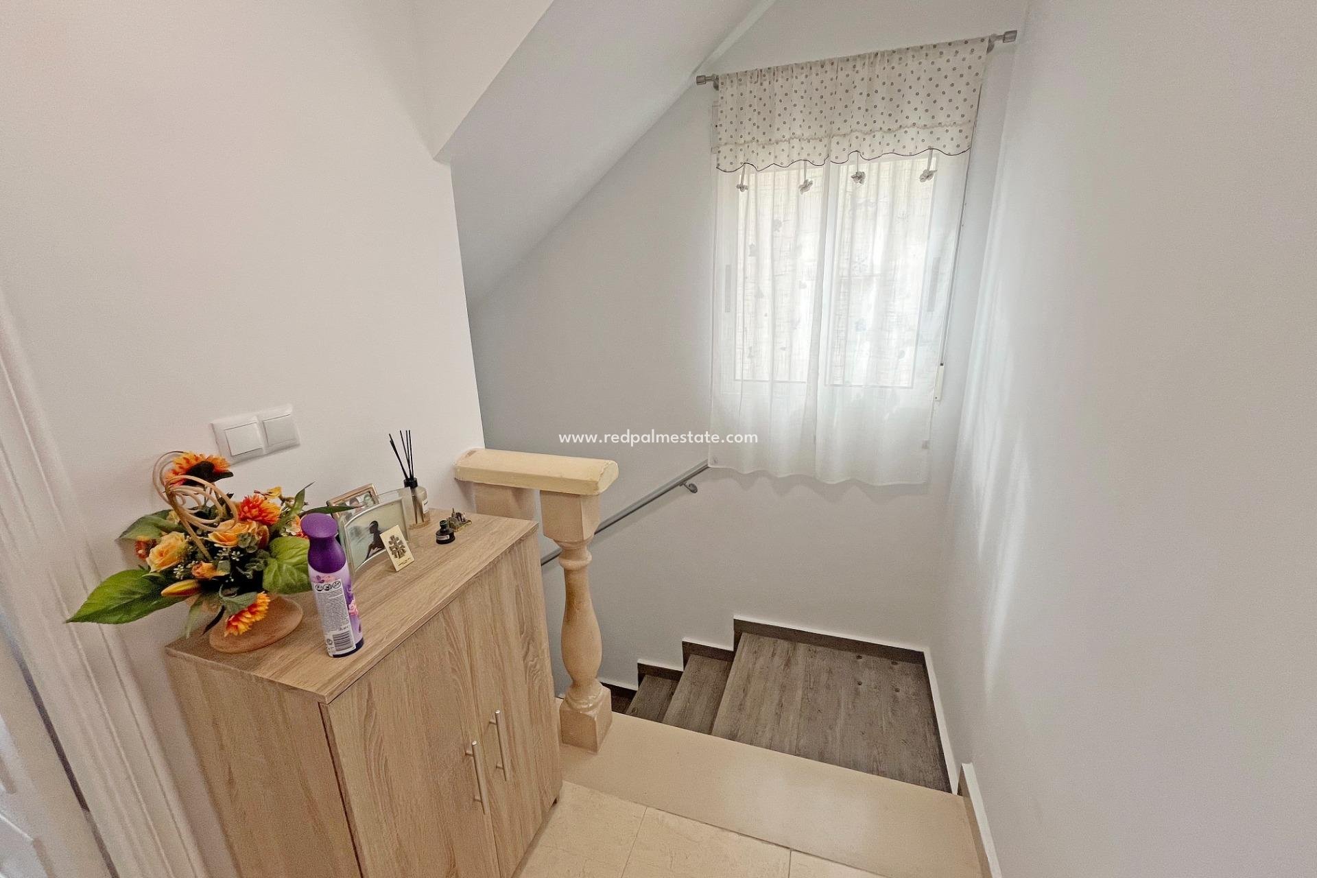 Resale - Town House -
San Miguel de Salinas - Las Filipinas