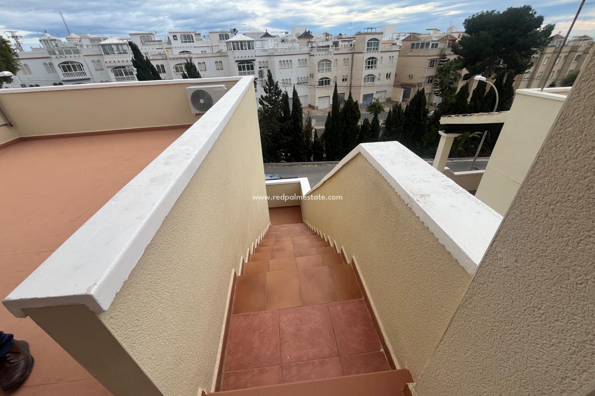 Resale - Town House -
San Miguel de Salinas - Las Filipinas