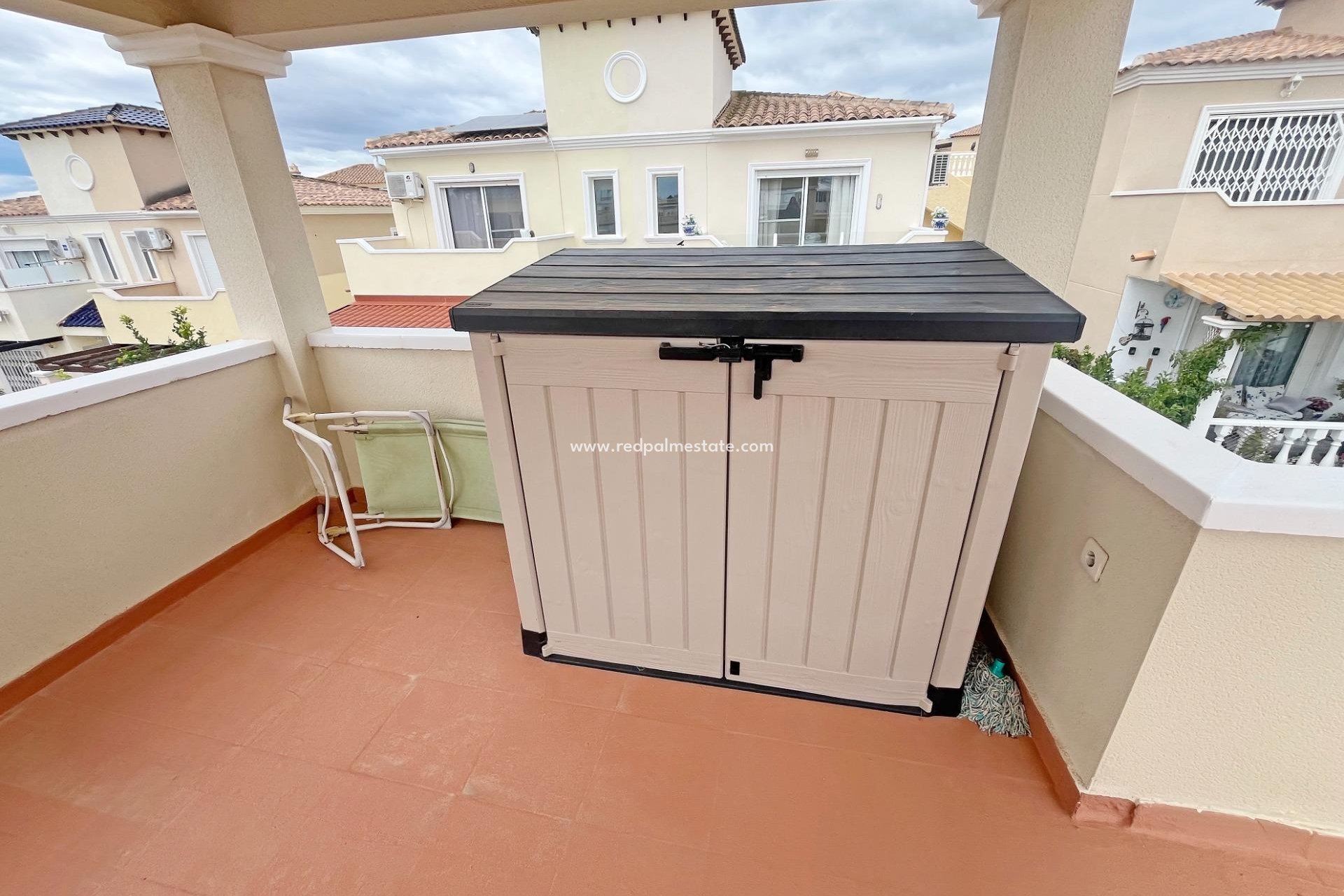 Resale - Town House -
San Miguel de Salinas - Las Filipinas