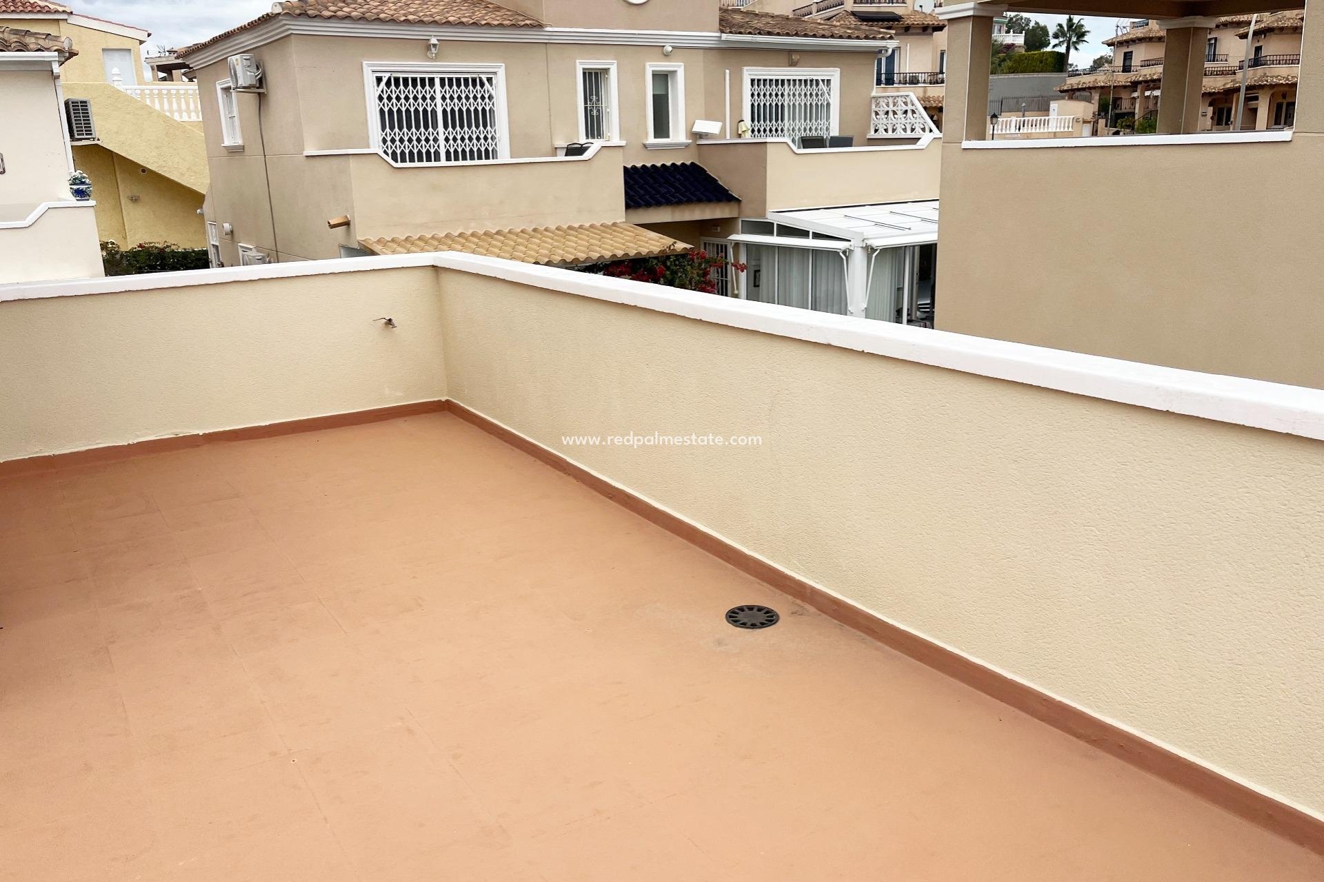 Resale - Town House -
San Miguel de Salinas - Las Filipinas