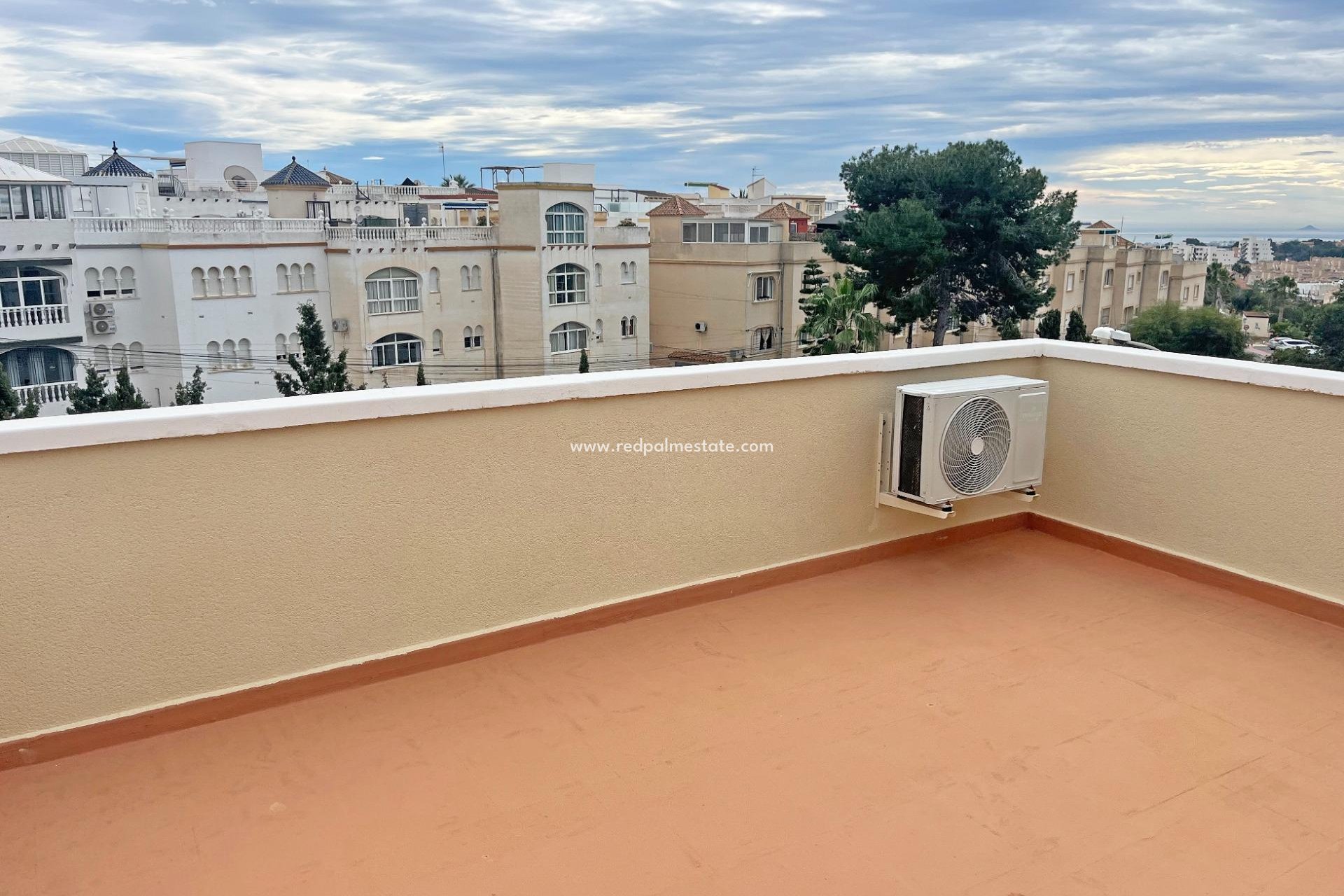 Resale - Town House -
San Miguel de Salinas - Las Filipinas