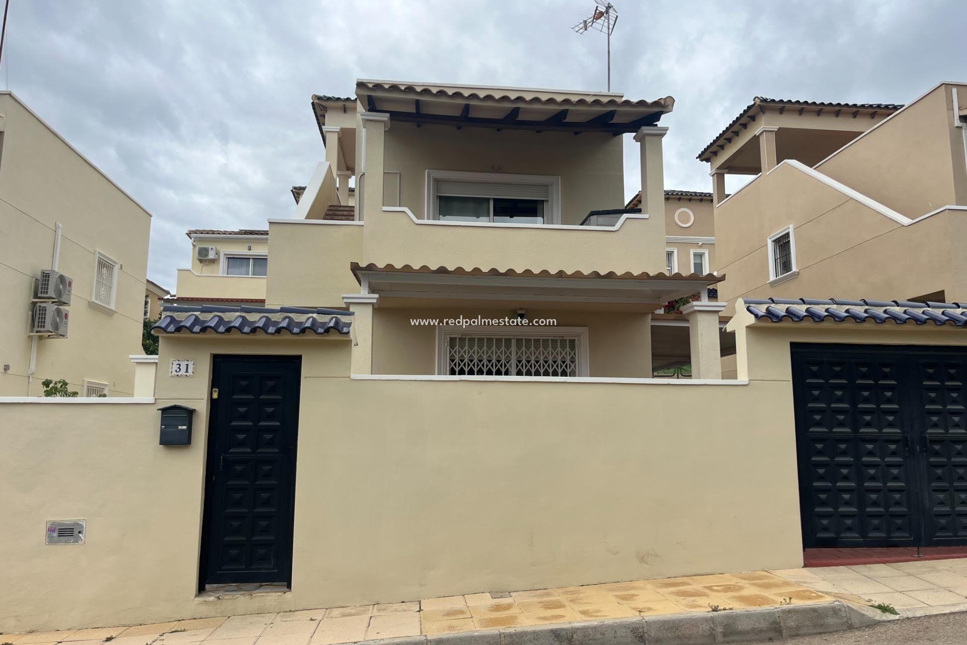 Resale - Town House -
San Miguel de Salinas - Las Filipinas