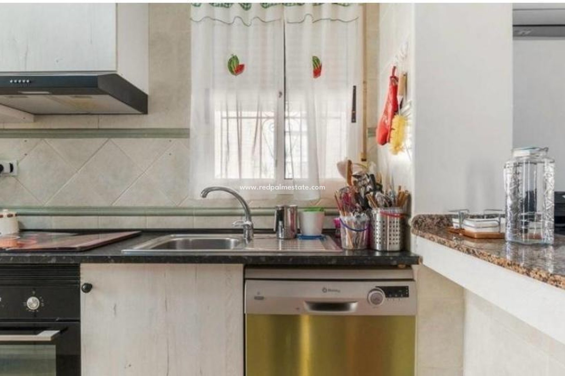 Resale - Town House -
San Miguel de Salinas - Las Filipinas