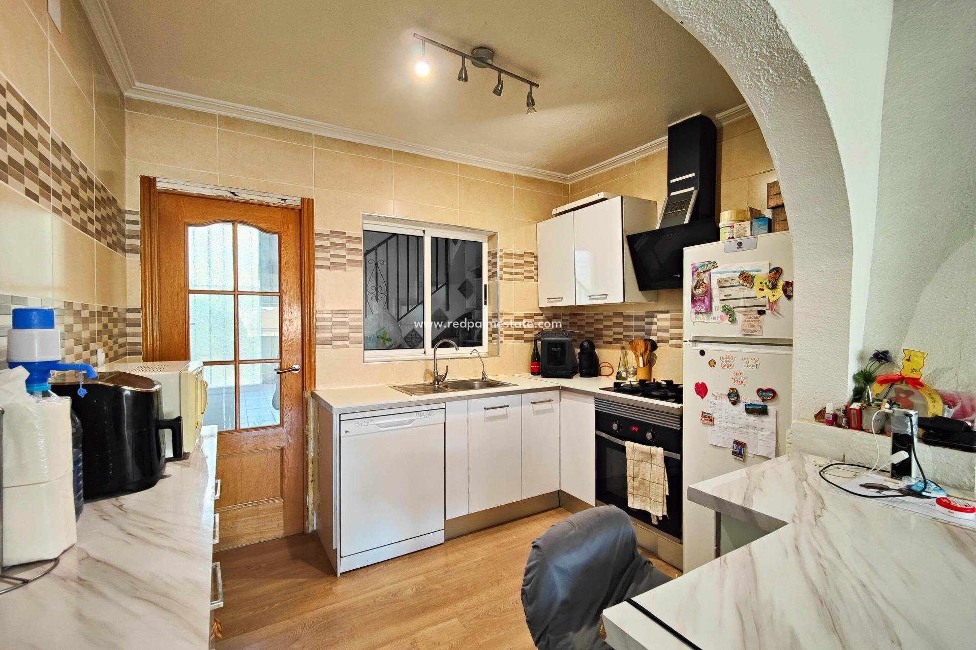 Resale - Town House -
San Miguel de Salinas - Pueblo 9