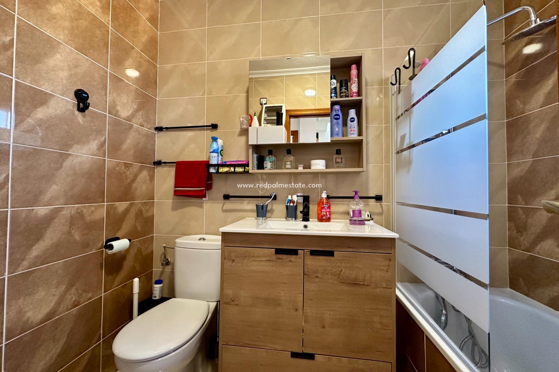 Resale - Town House -
San Miguel de Salinas - Residencial Los Flamencos