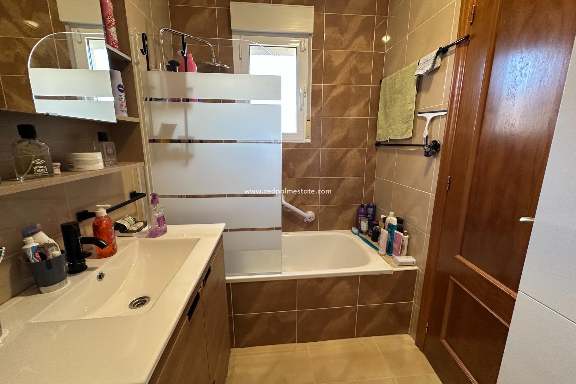 Resale - Town House -
San Miguel de Salinas - Residencial Los Flamencos