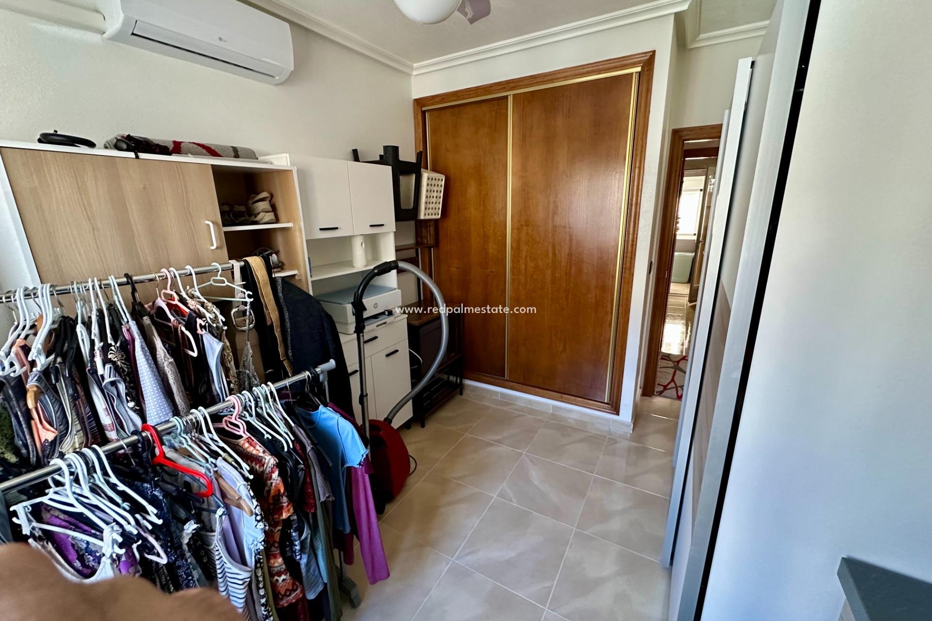 Resale - Town House -
San Miguel de Salinas - Residencial Los Flamencos