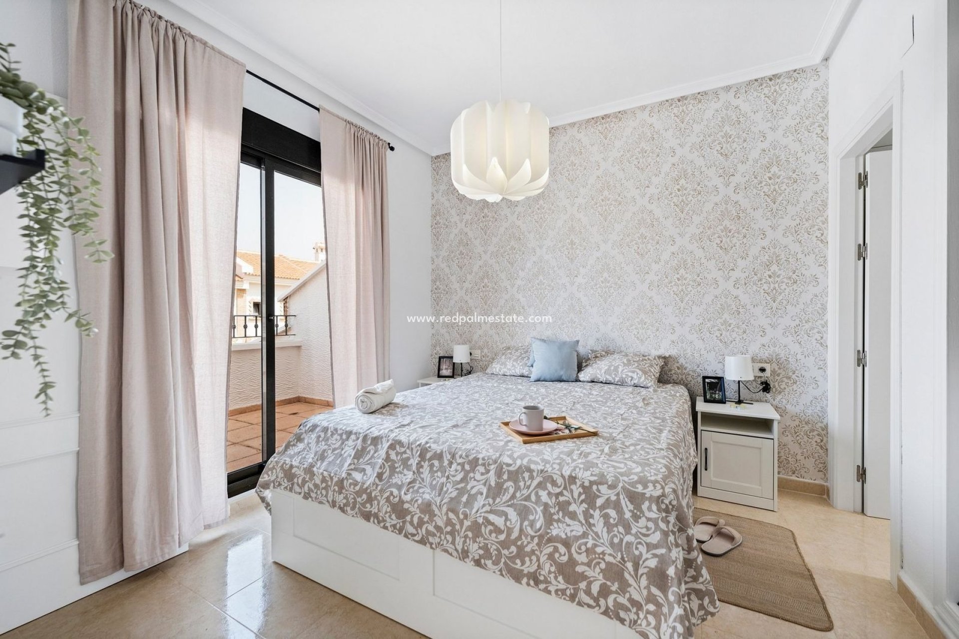 Resale - Town House -
San Miguel de Salinas