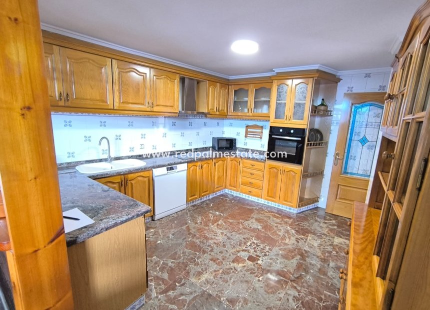 Resale - Town House -
Sax - Inland