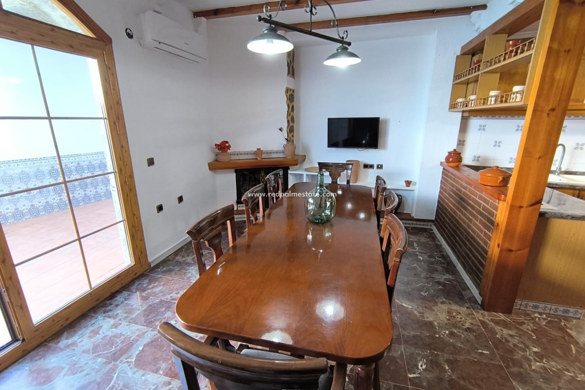 Resale - Town House -
Sax - Inland