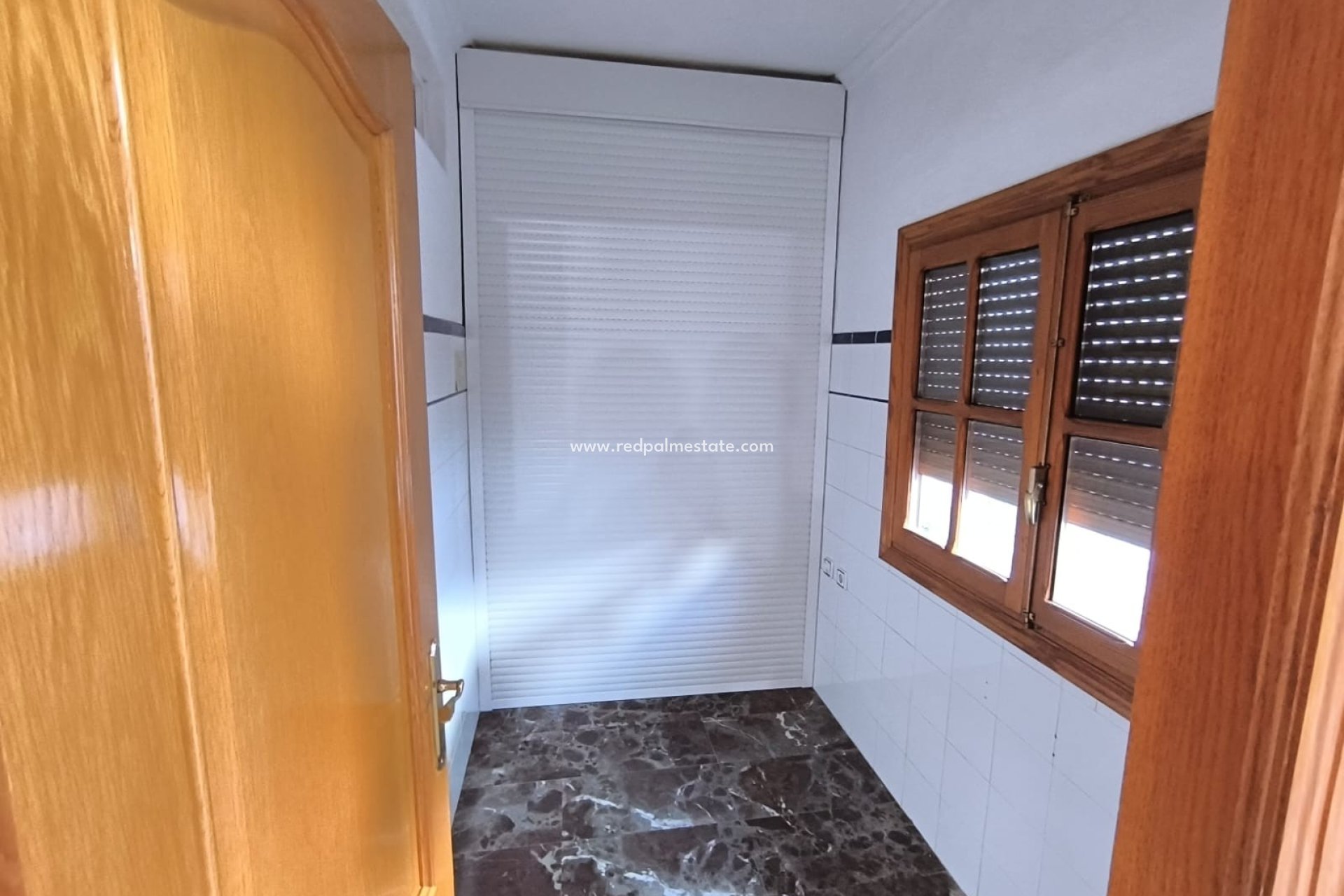 Resale - Town House -
Sax - Inland