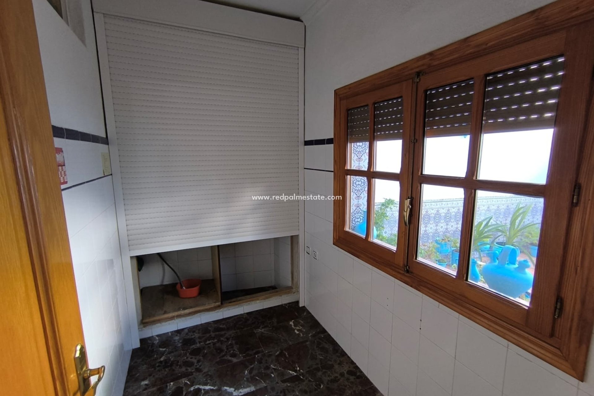 Resale - Town House -
Sax - Inland