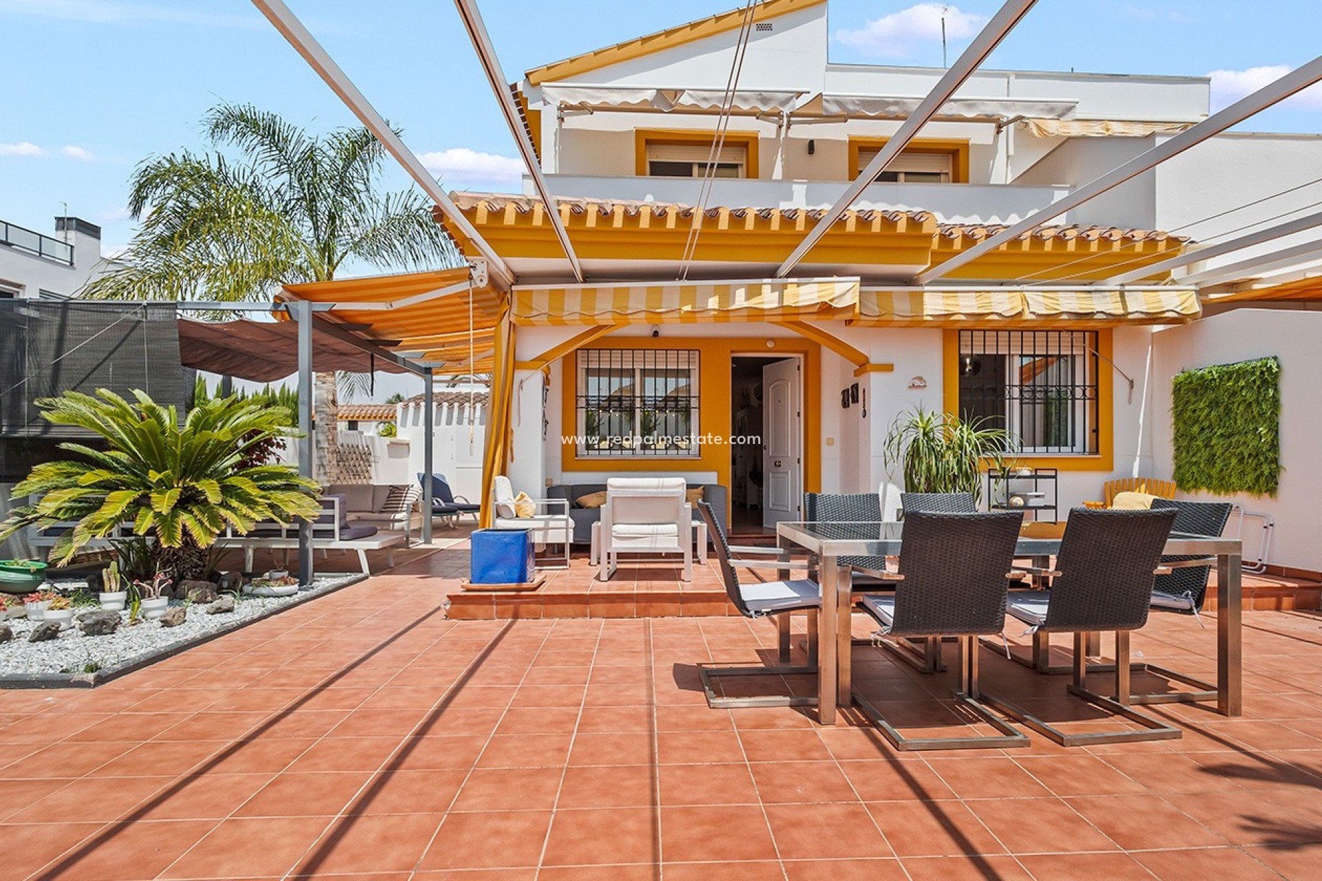 Resale - Town House -
Torre de la Horadada - Pueblo Latino