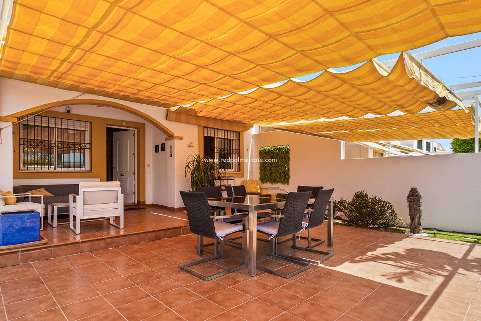 Resale - Town House -
Torre de la Horadada - Pueblo Latino