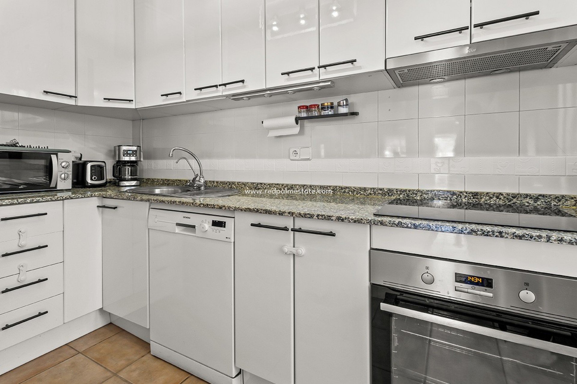 Resale - Town House -
Torre de la Horadada - Pueblo Latino