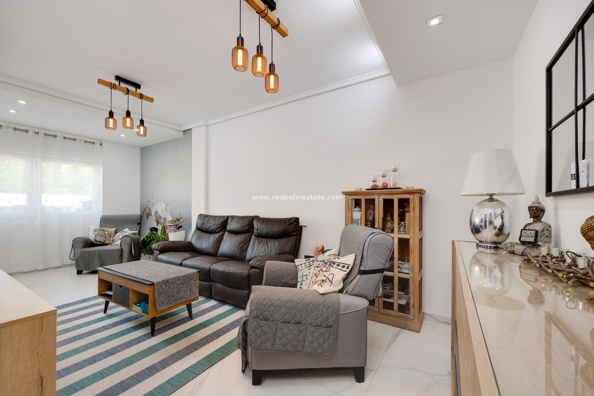 Resale - Town House -
Torrevieja - Aguas Nueva