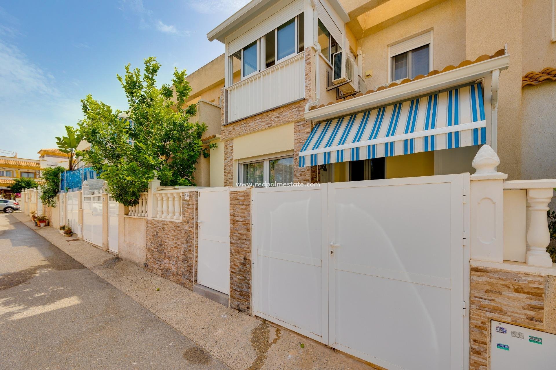 Resale - Town House -
Torrevieja - Aguas Nueva