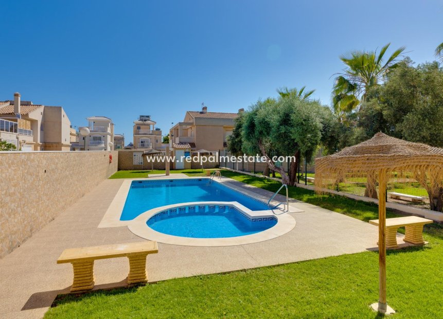 Resale - Town House -
Torrevieja - Aguas Nueva