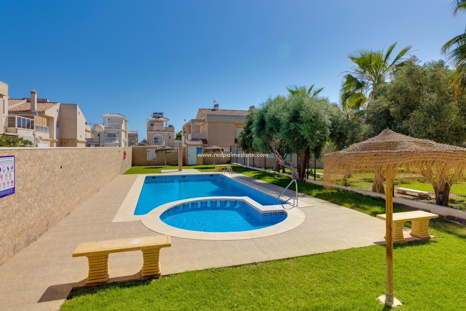 Resale - Town House -
Torrevieja - Aguas Nueva