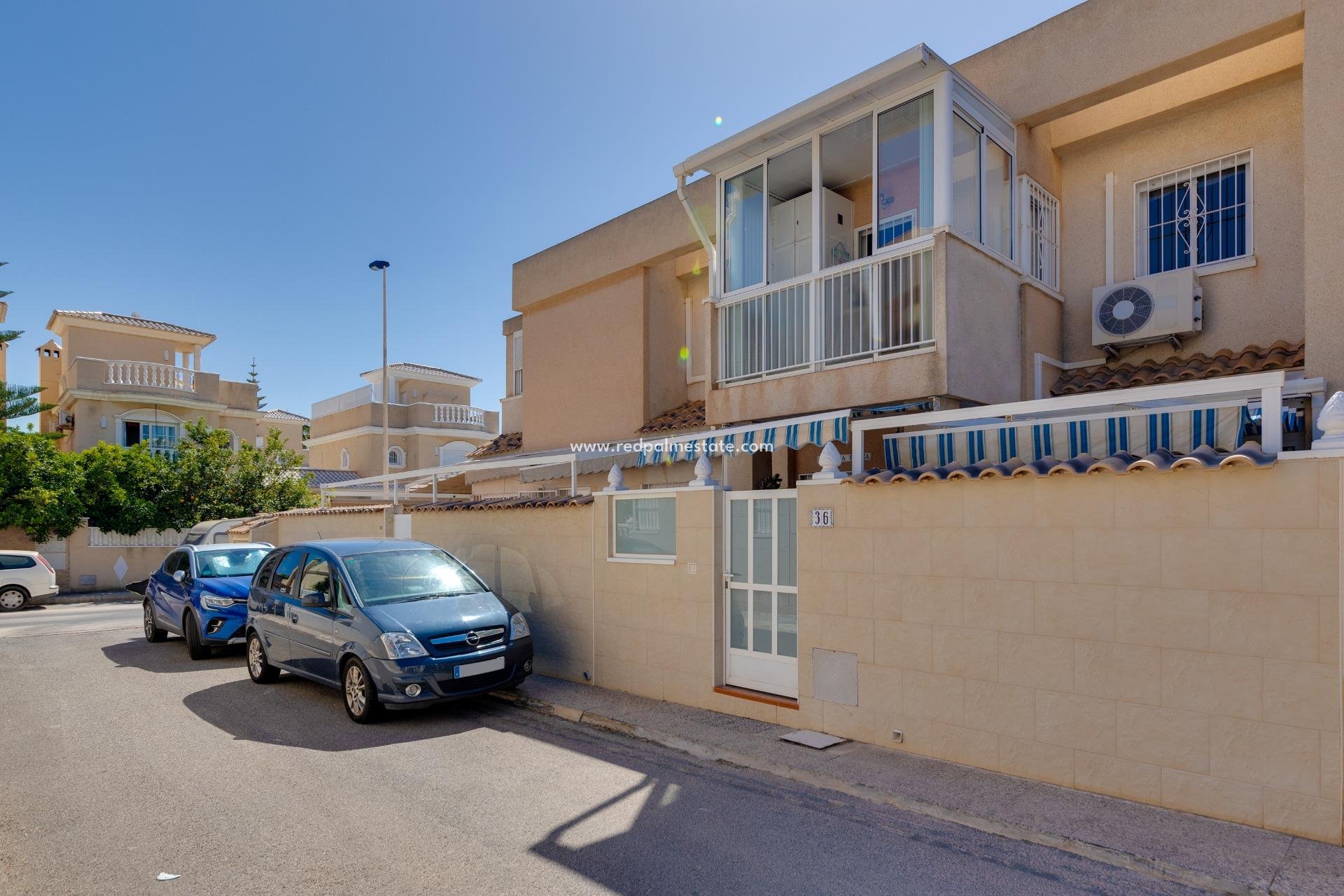 Resale - Town House -
Torrevieja - Aguas Nueva