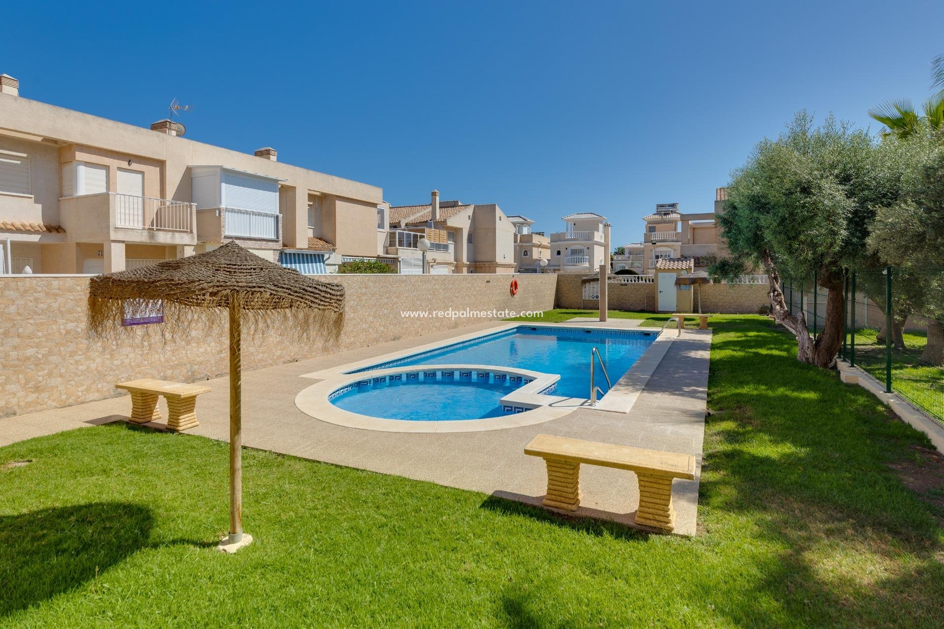 Resale - Town House -
Torrevieja - Aguas Nueva